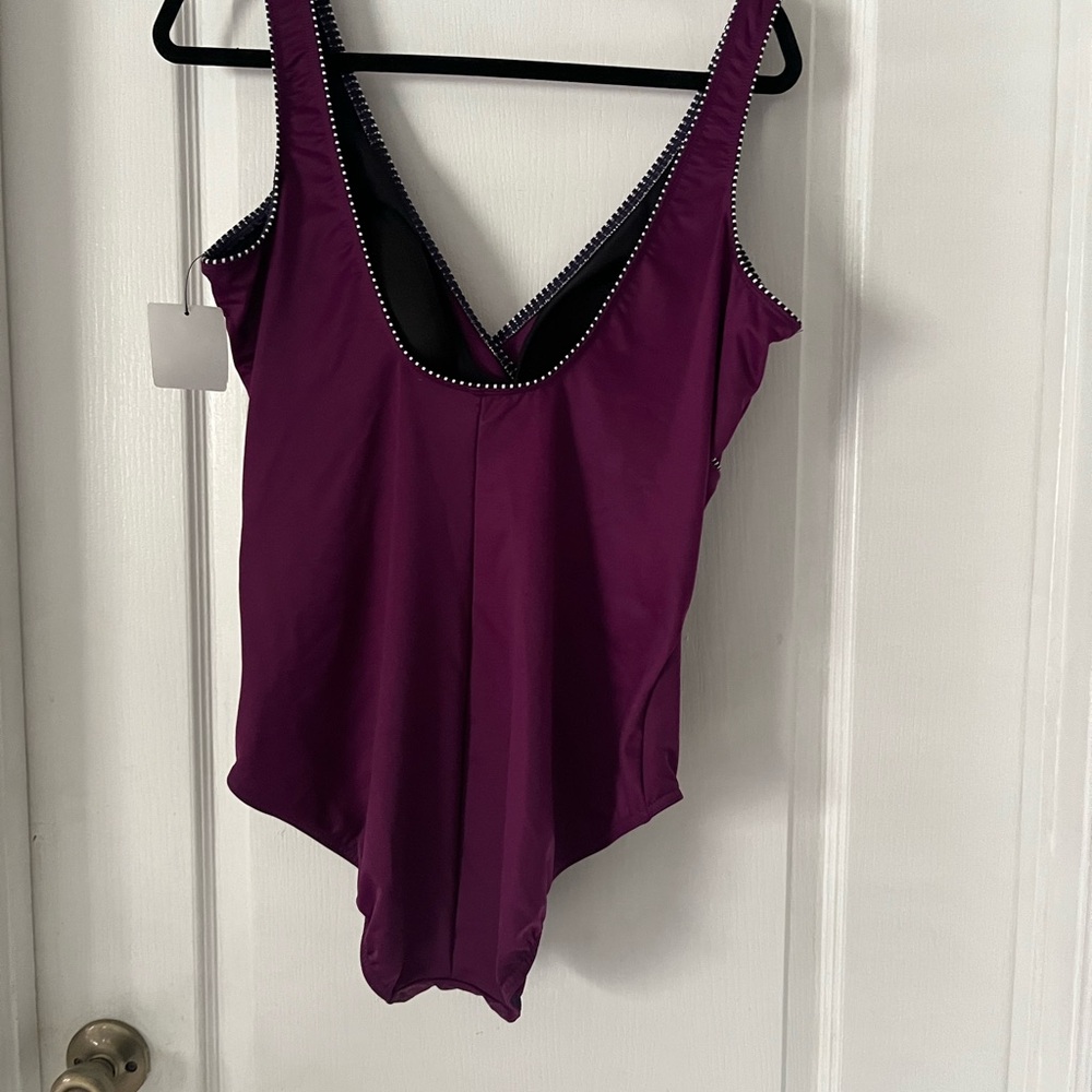 Miraclesuit One Piece - Picture 4 of 6